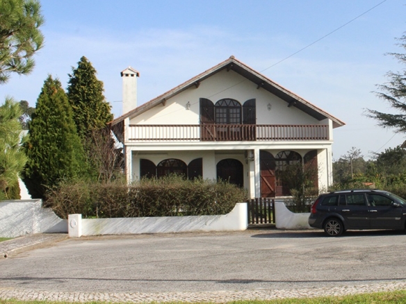 Detached villa near west coast of Portugal