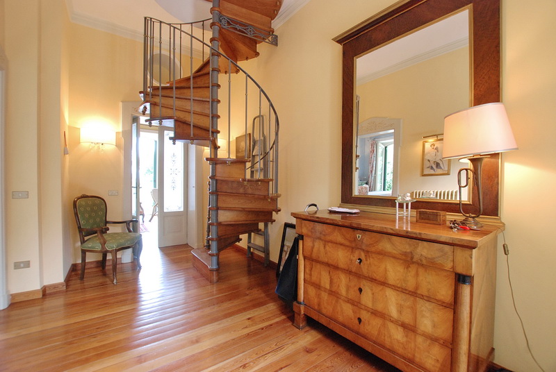 Luxury two-level apartment, in a historic villa with swimming pool, in Stresa.