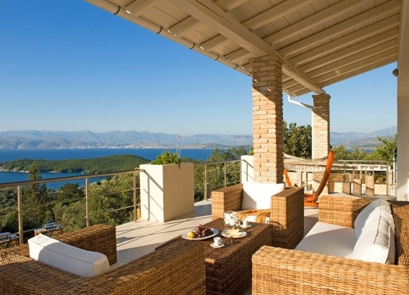 € 1.700.000 Villa, 340 sq.m. Corfu, Corfu town