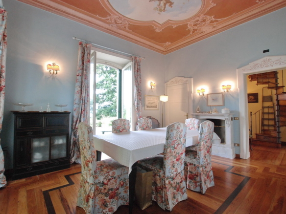 Luxury two-level apartment, in a historic villa with swimming pool, in Stresa.