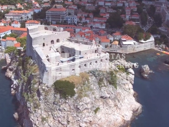 Detached stone villa for complete renovation, first row by the sea / UNSURPASSED LOCATION