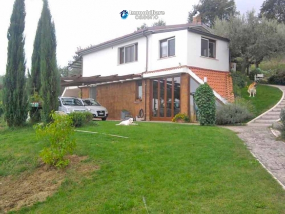 Beautiful villa with pool and sea view for sale in Molise