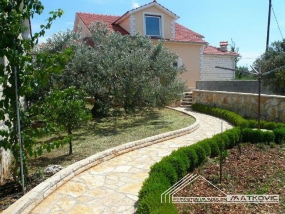 BEAUTIFUL HOUSE COVERED WITH STONE IN PRIMOSTEN