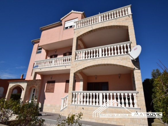 APARTMENT HOUSE DIRECTLY BY THE SEA NEAR SIBENIK