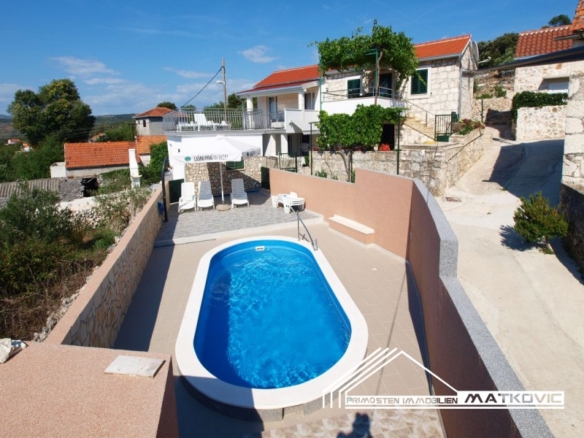 THREE STAR CATEGORIZED SEMI-DETACHED HOUSE IN ROGOZNICA WITH SWIMMING POOL AT A BARGAIN PRICE