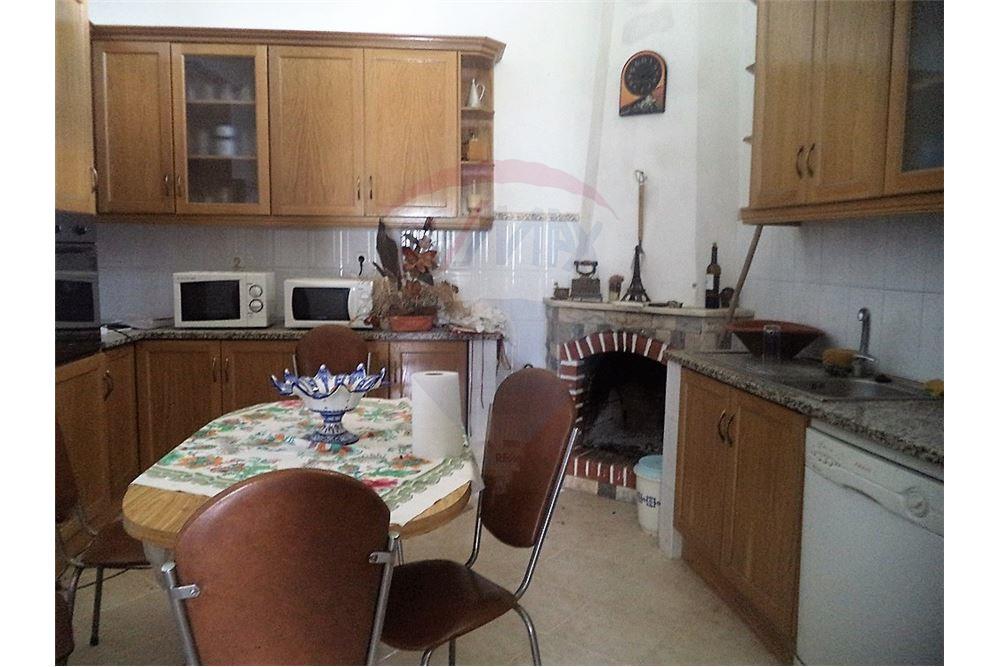 4-Bedroom Villa w/land – Gorjões