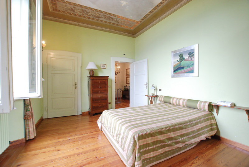 Luxury two-level apartment, in a historic villa with swimming pool, in Stresa.