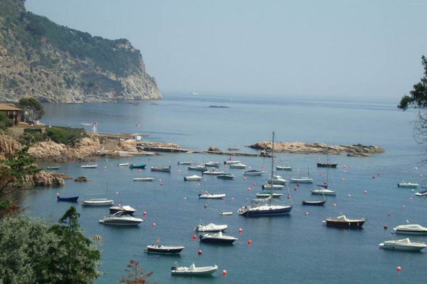 Magnificent villa, on the first line from the sea, in Aiguablava (Begur).