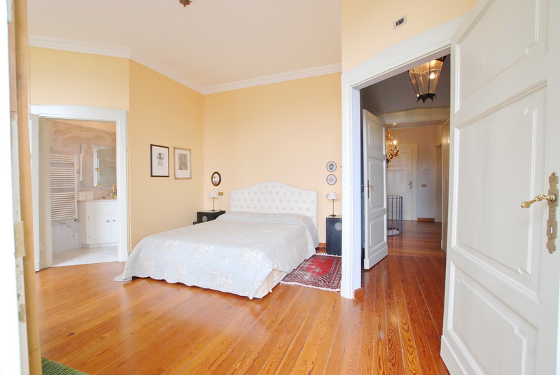Luxury two-level apartment, in a historic villa with swimming pool, in Stresa.