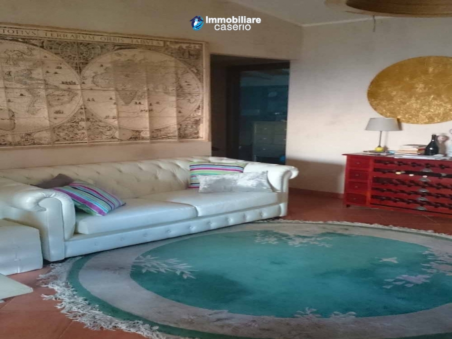 Beautiful villa with pool and sea view for sale in Molise