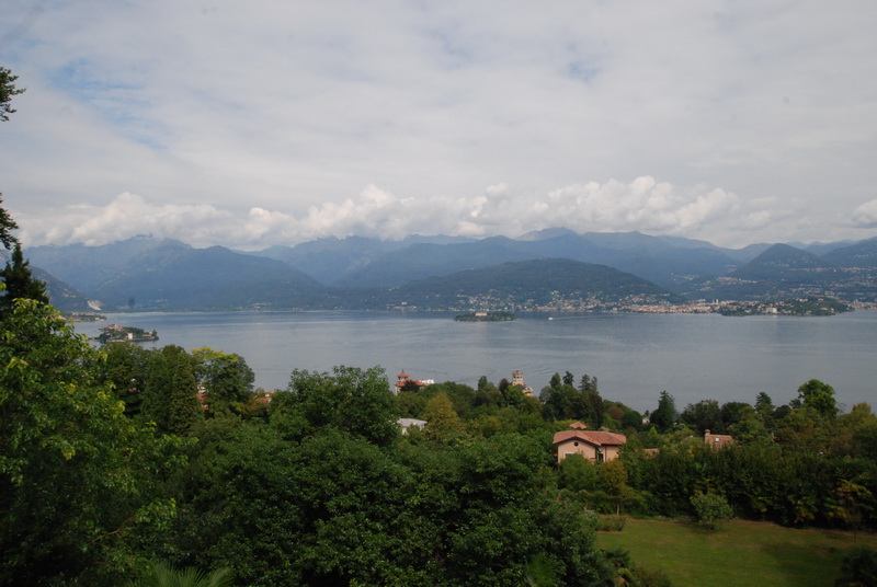 Luxury two-level apartment, in a historic villa with swimming pool, in Stresa.