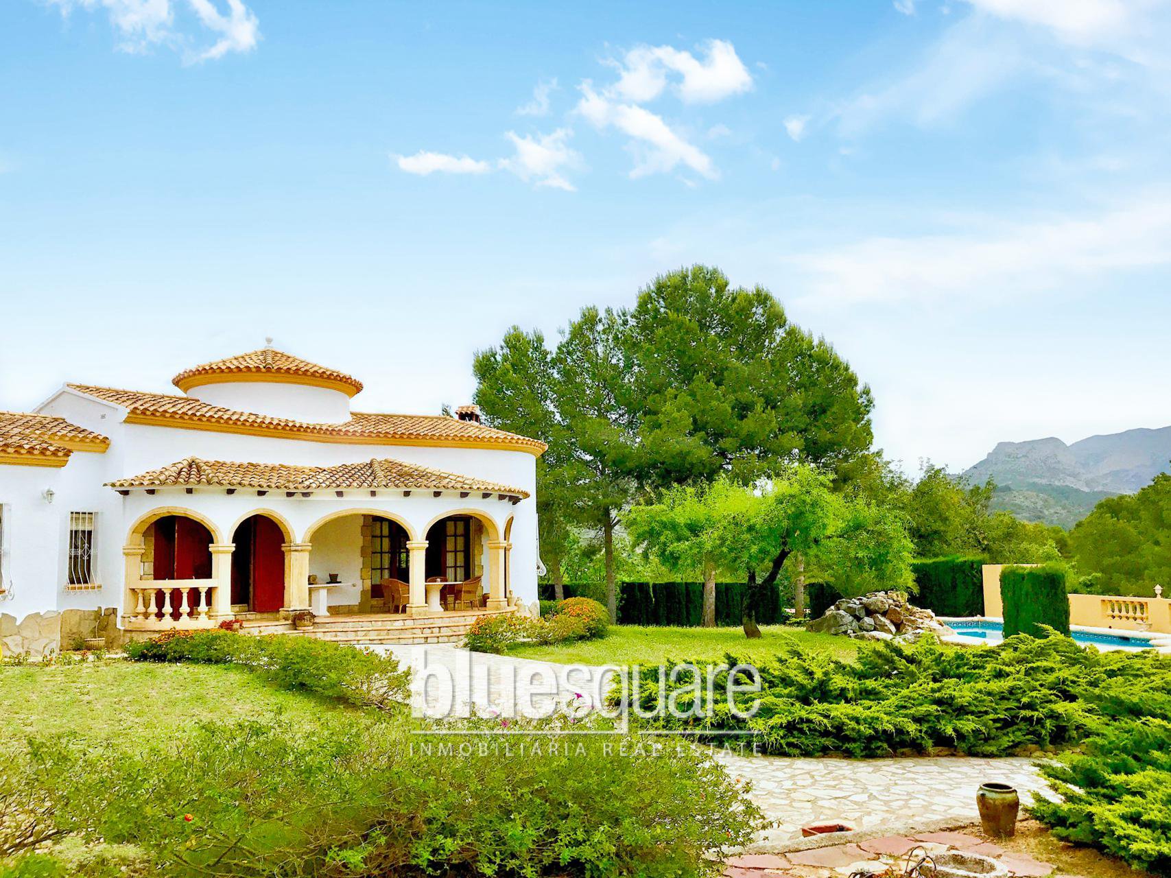 1321654972592453e897b547.31004643_653d237525_1707