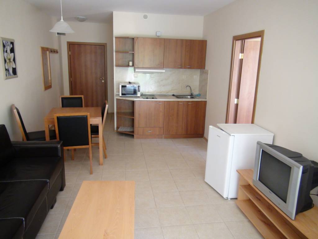 Cheap beach front holiday apartment with sea view in Bulgaria – fully furnished!