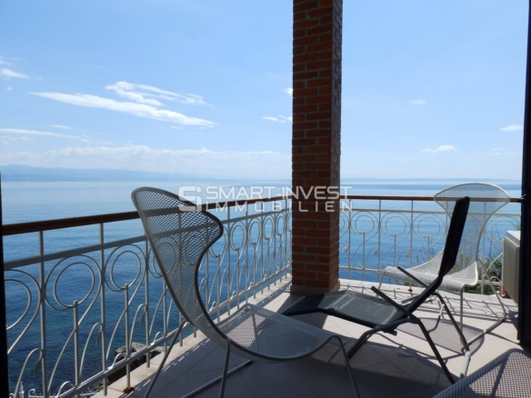 OPATIJA – apartment in old villa on unique location! *Rarity on the market*