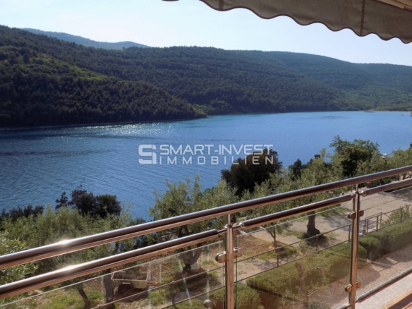 ISTRIA, beautiful apartment 1st row to the sea!
