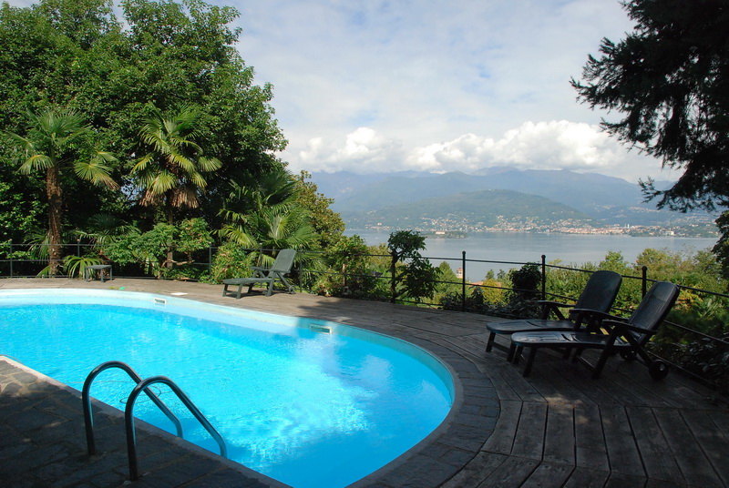 Luxury two-level apartment, in a historic villa with swimming pool, in Stresa.