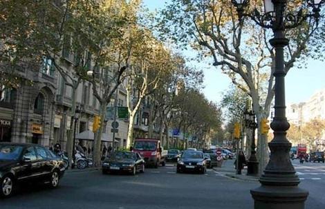 Complex of commercial premises in the center of Barcelona.