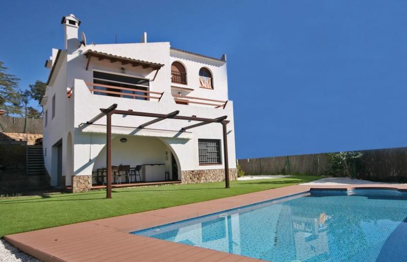 Exclusive house, overlooking the sea, in Lloret de Mar.