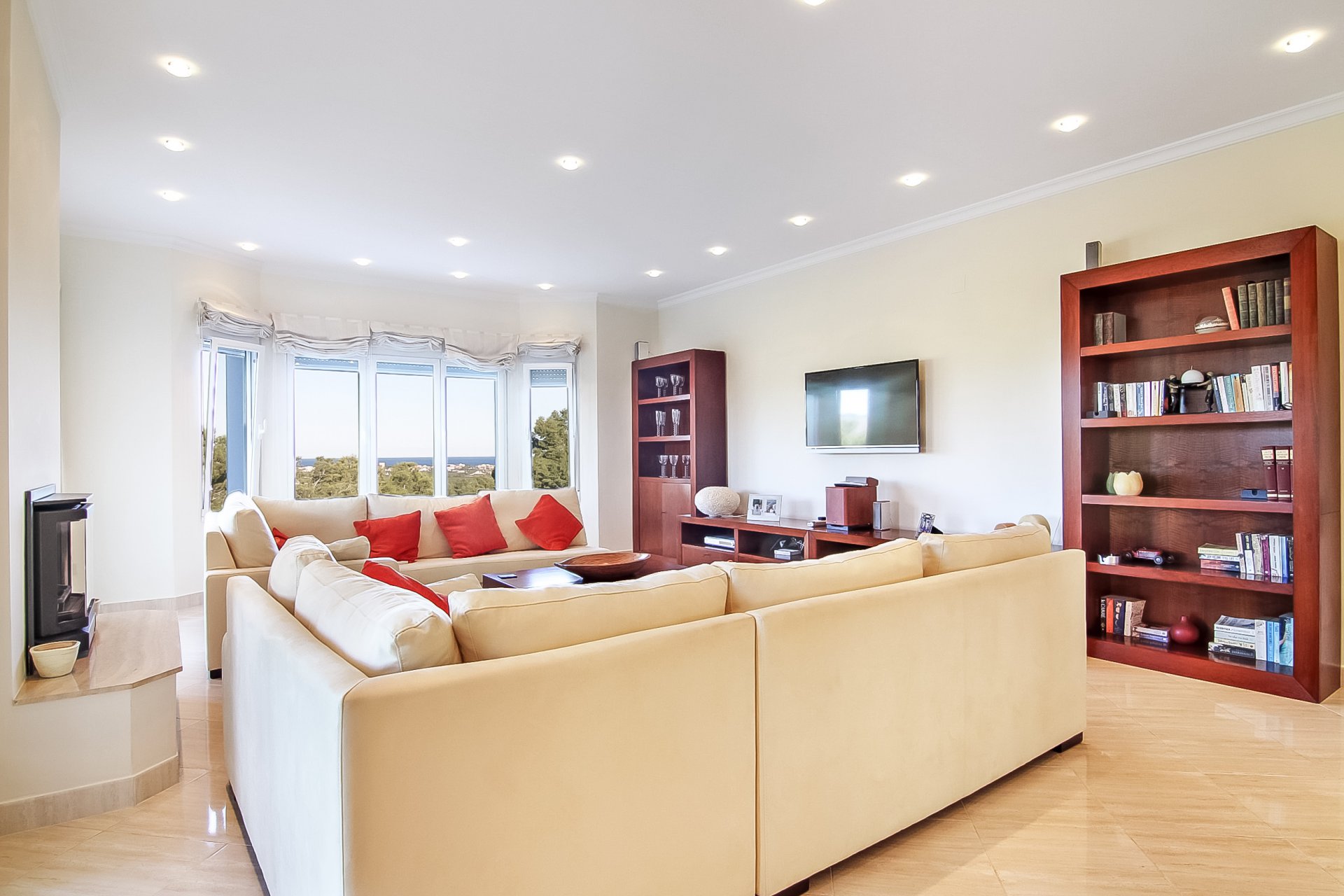 15384653583568180c63e0.38641085_1920