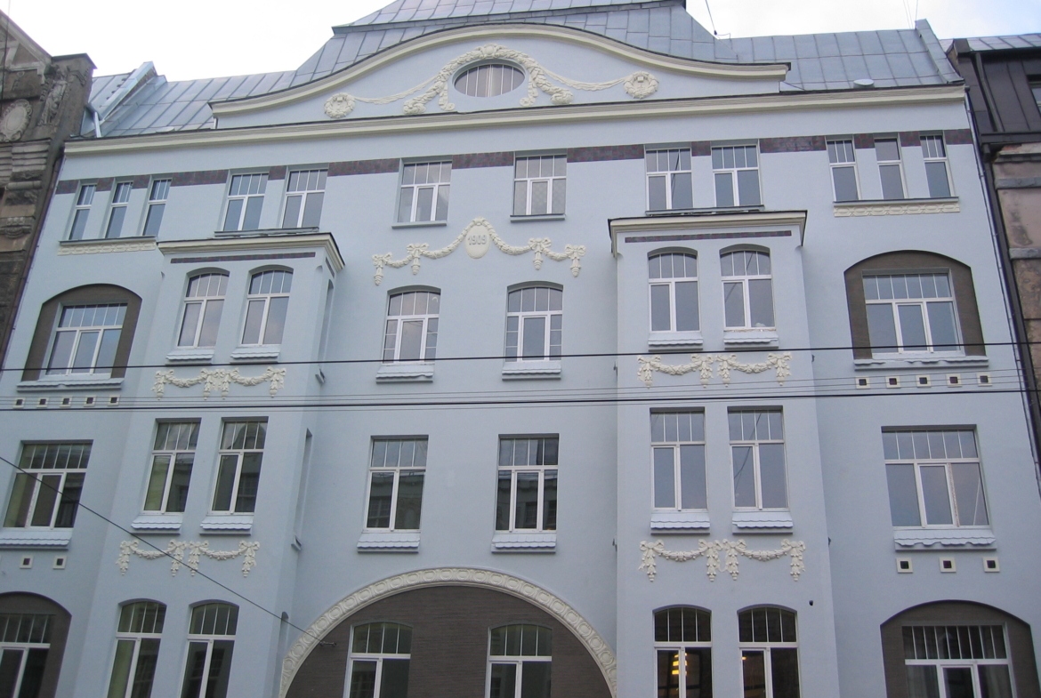 8.5% NOI 16% Return Apartment building for sale