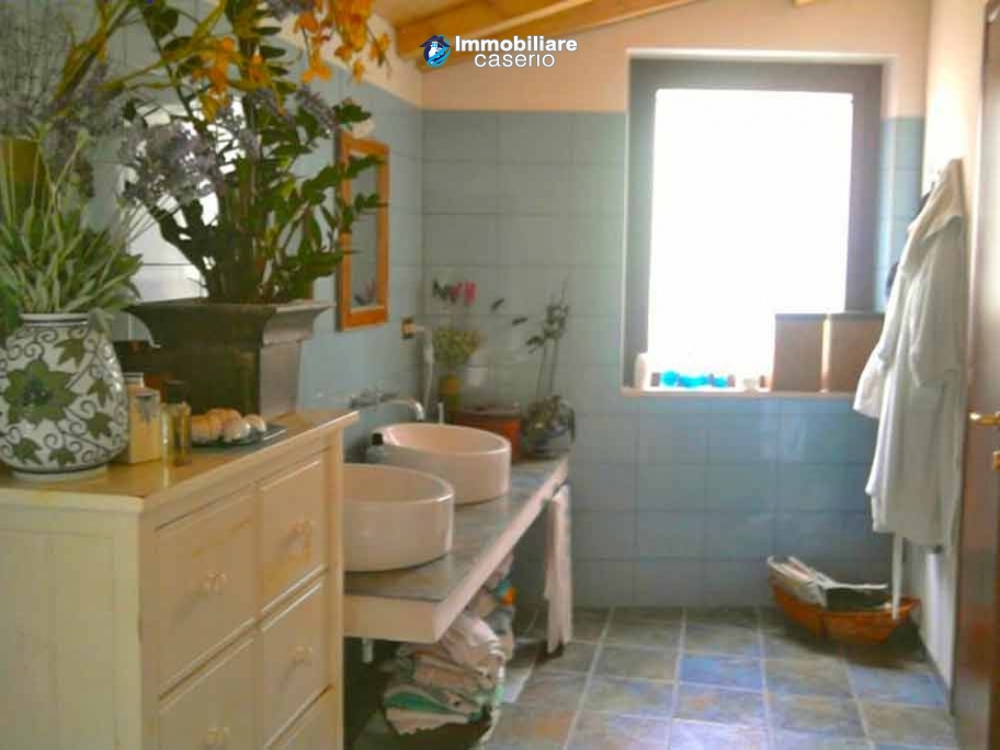 Beautiful villa with pool and sea view for sale in Molise
