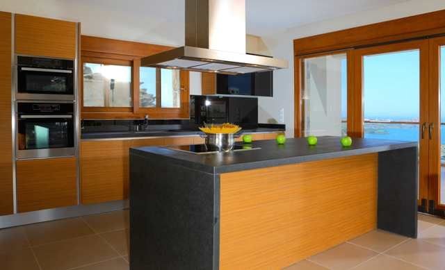 € 1.200.000 Villa, 346 sq.m. Gazi, Ligaria Description