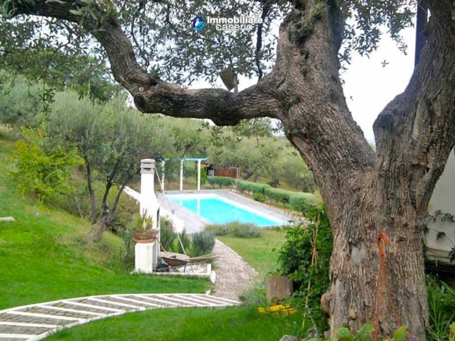 Beautiful villa with pool and sea view for sale in Molise