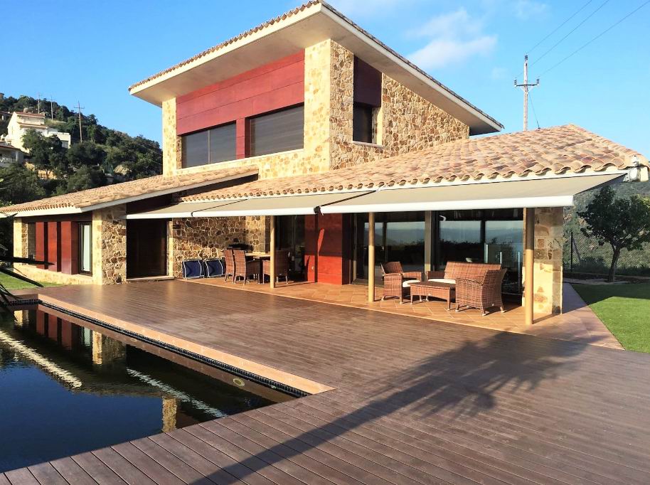 Exclusive house-chalet, overlooking the sea and mountains, in Santa Cristina de Aro.