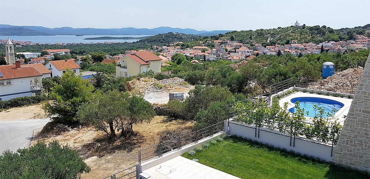 Apartment in urban villa, Murter, Croatia, 83 m2