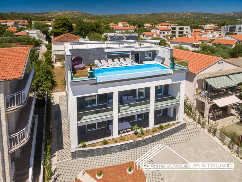 NEWLY BUILT LUXURY VILLA WITH POOL IN ROGOZNICA