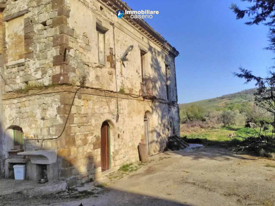 Ancient stone cottage with hill views for sale in Italy