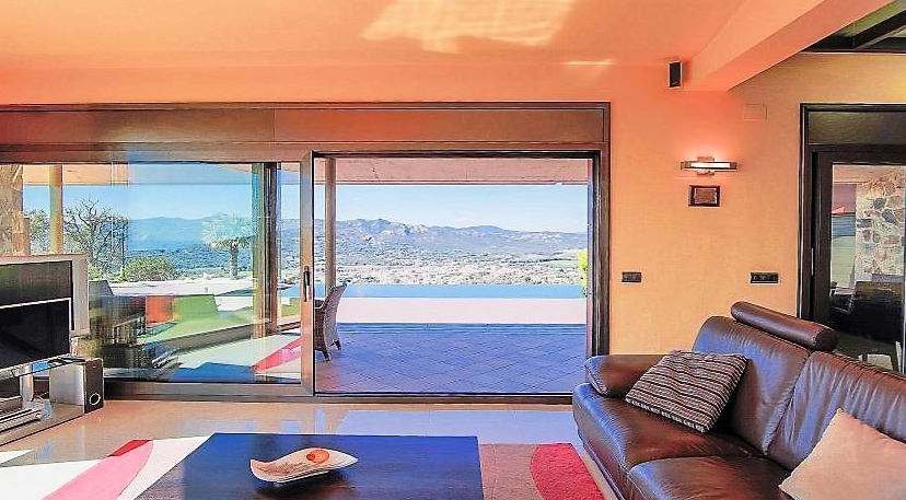 Exclusive house-chalet, overlooking the sea and mountains, in Santa Cristina de Aro.