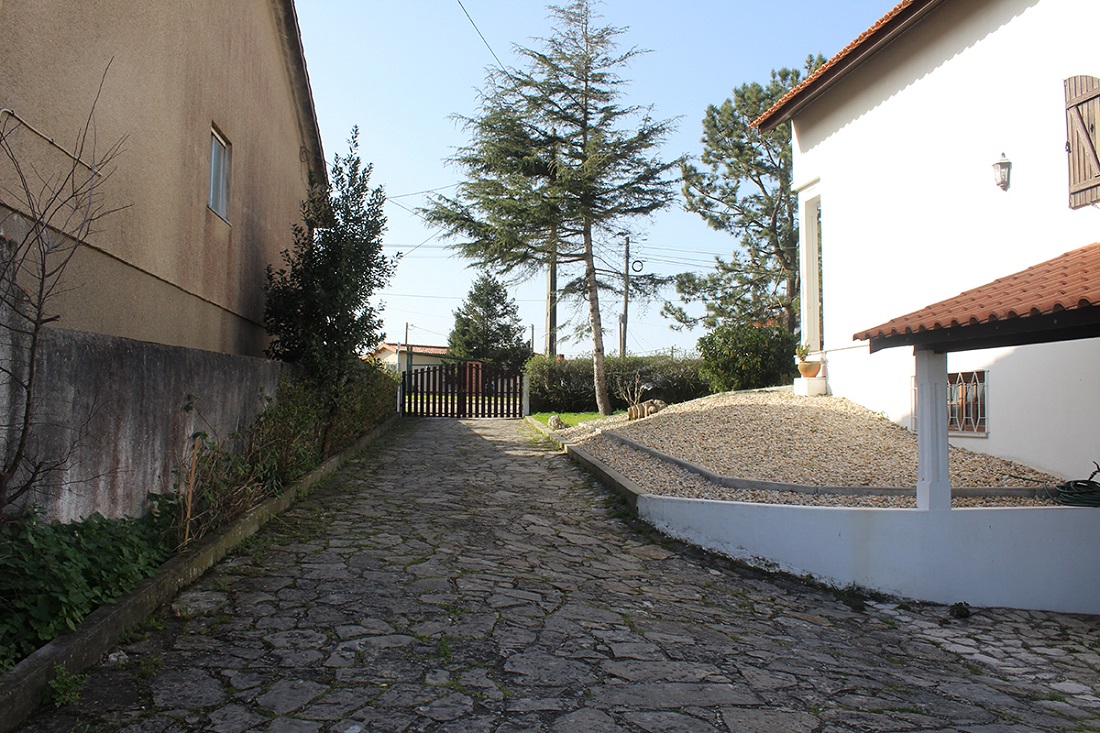 Detached villa near west coast of Portugal