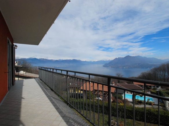 Elegant apartment on the hill of Stresa (Magognino).