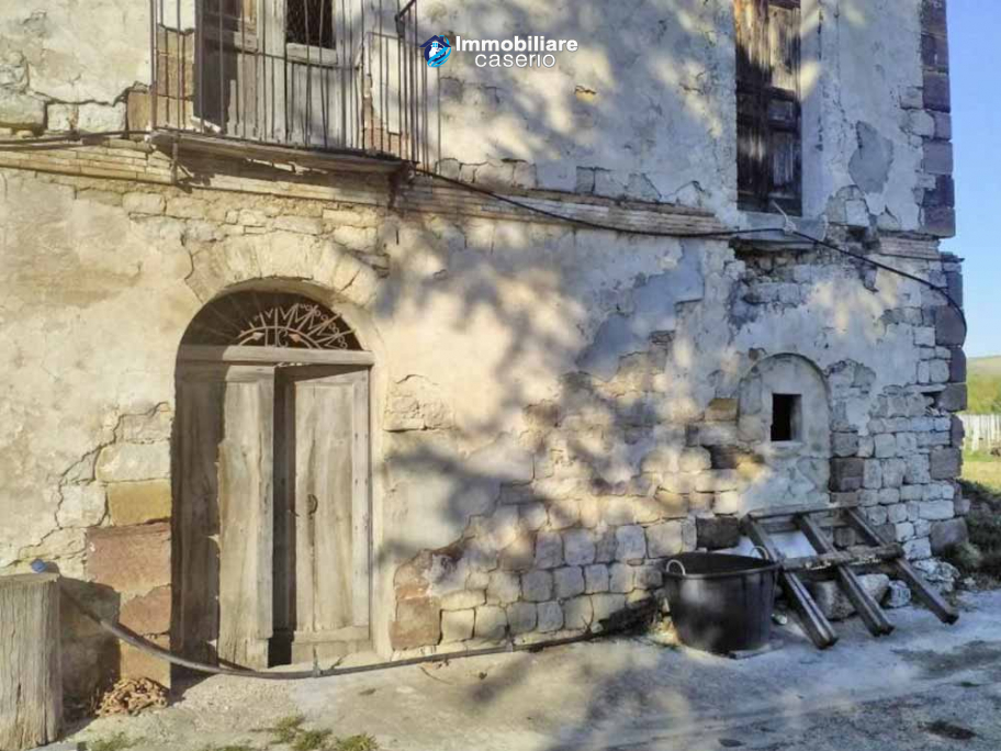 Ancient stone cottage with hill views for sale in Italy