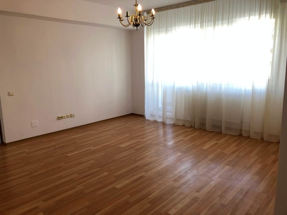 3 rooms apartment located a few minutes away from Unirii Square