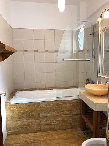 3 rooms apartment located a few minutes away from Unirii Square