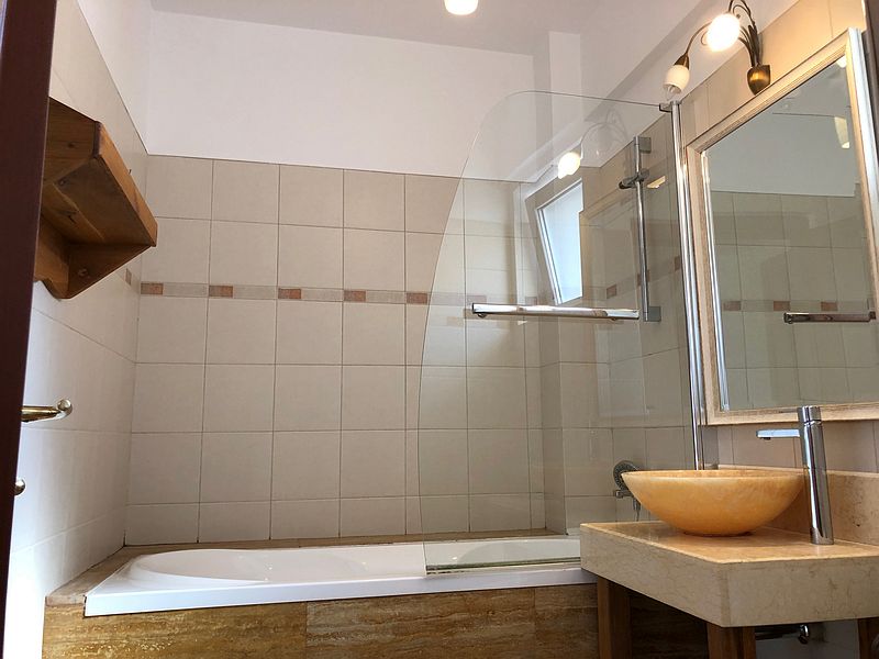3 rooms apartment located a few minutes away from Unirii Square
