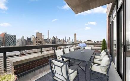 Apartment with two bedrooms, in a condominium, in New York.