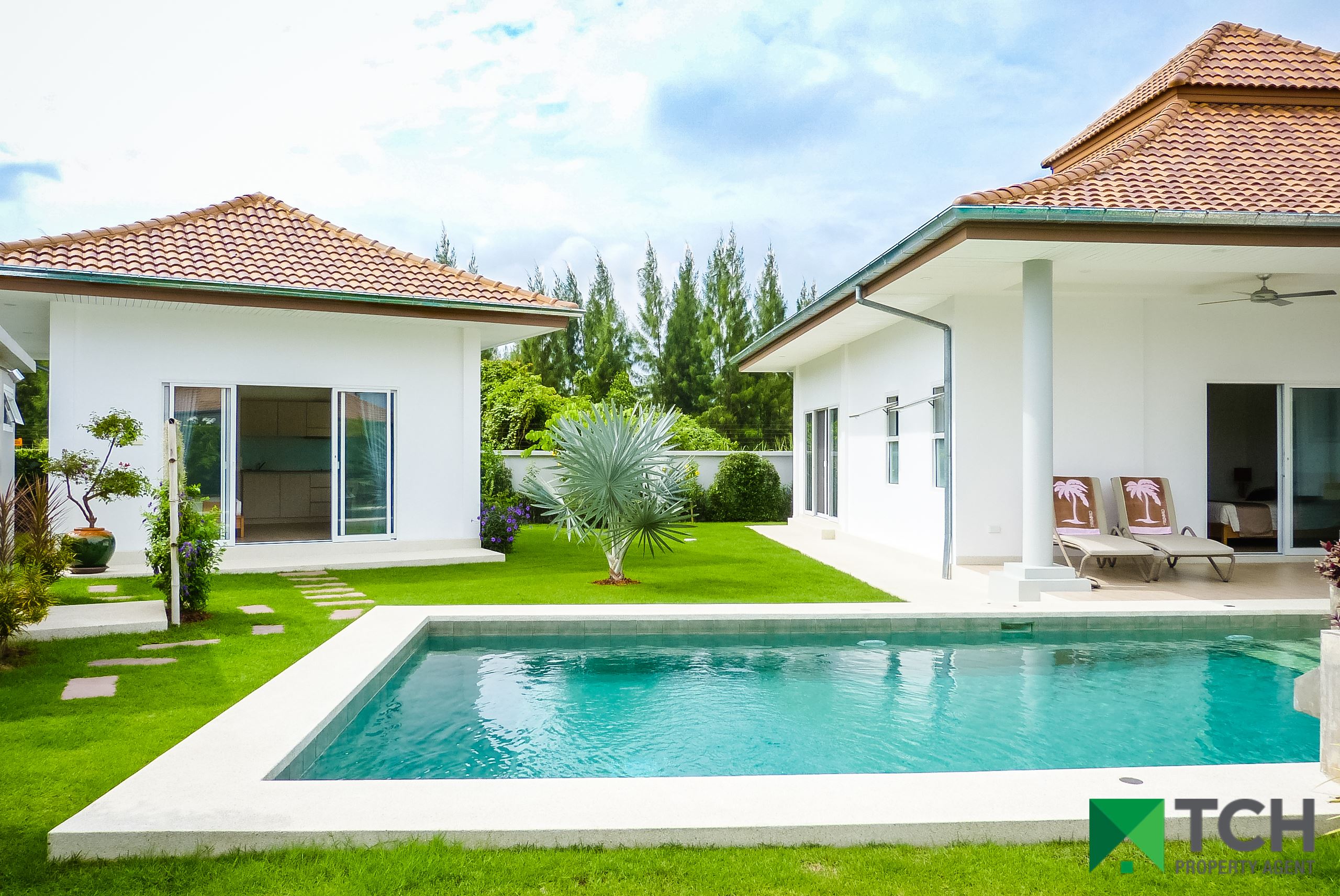 39878985_255515695292442_8399786318107770880_n-1 Pristine 3 Bedroom Pool Villa with Guest House