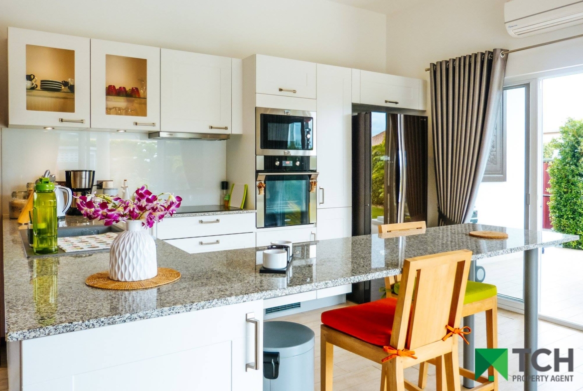 Pristine 3 Bedroom Pool Villa with Guest House