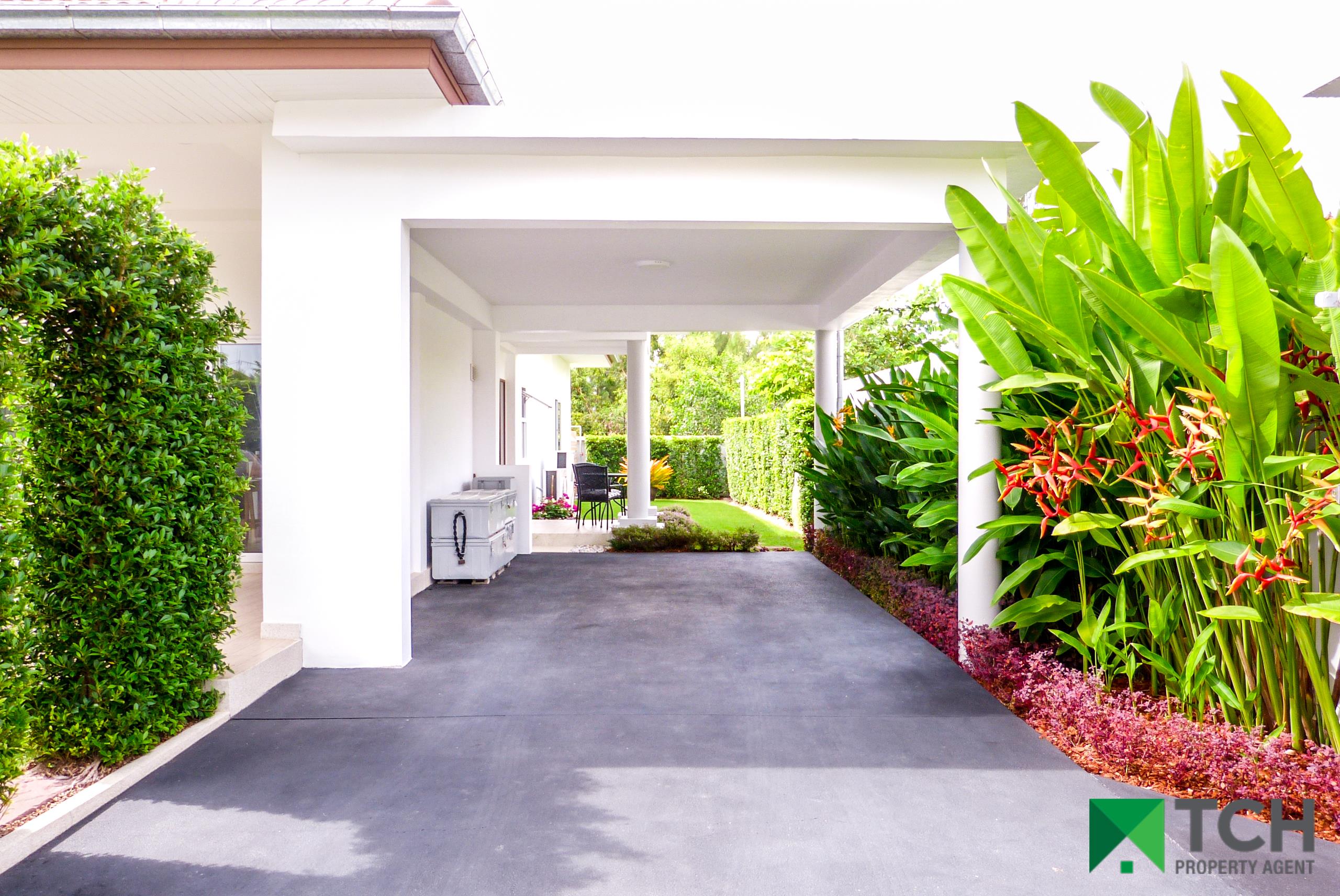 39910963_954021861449970_3942107557648138240_n Pristine 3 Bedroom Pool Villa with Guest House