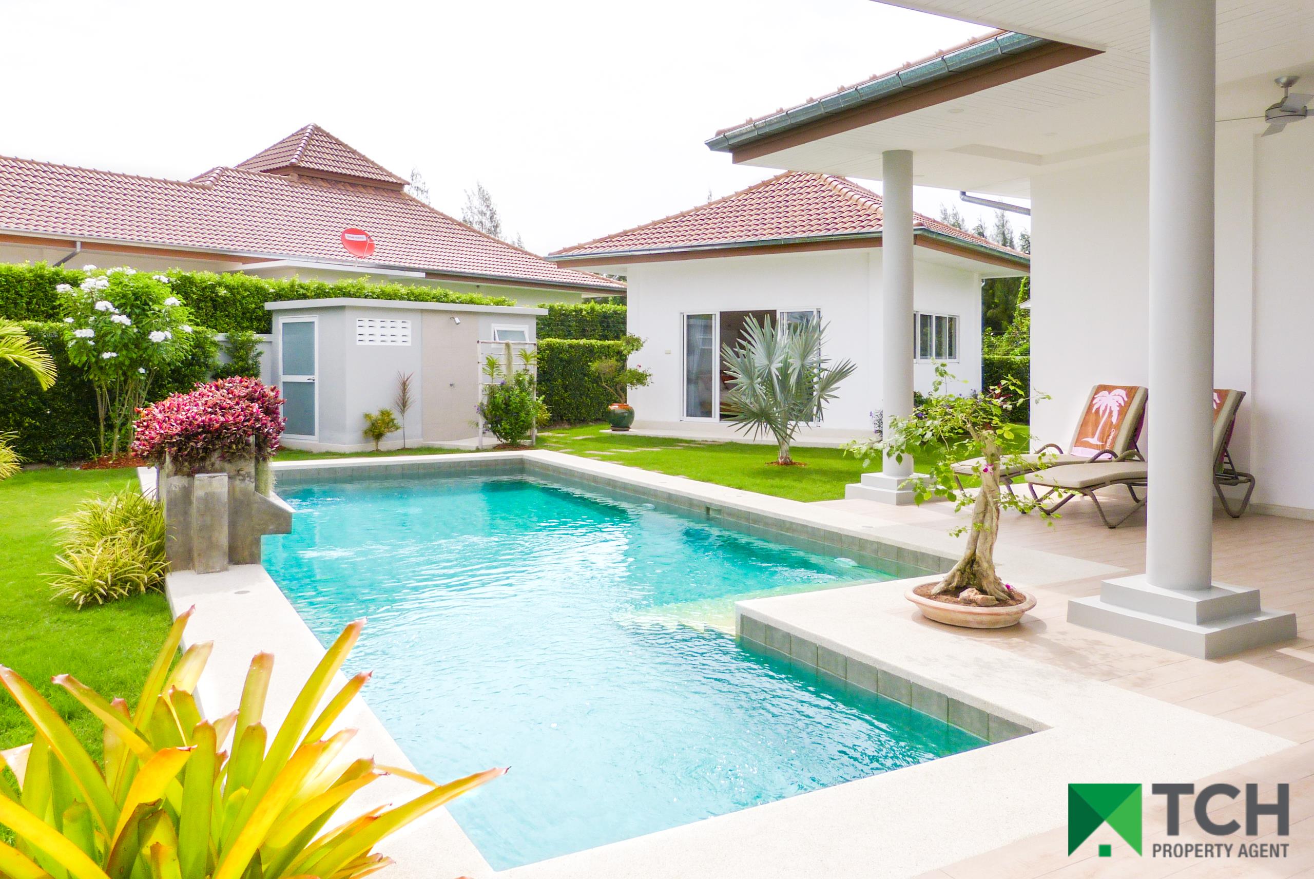 39914683_2221652261450158_2522350201776111616_n Pristine 3 Bedroom Pool Villa with Guest House