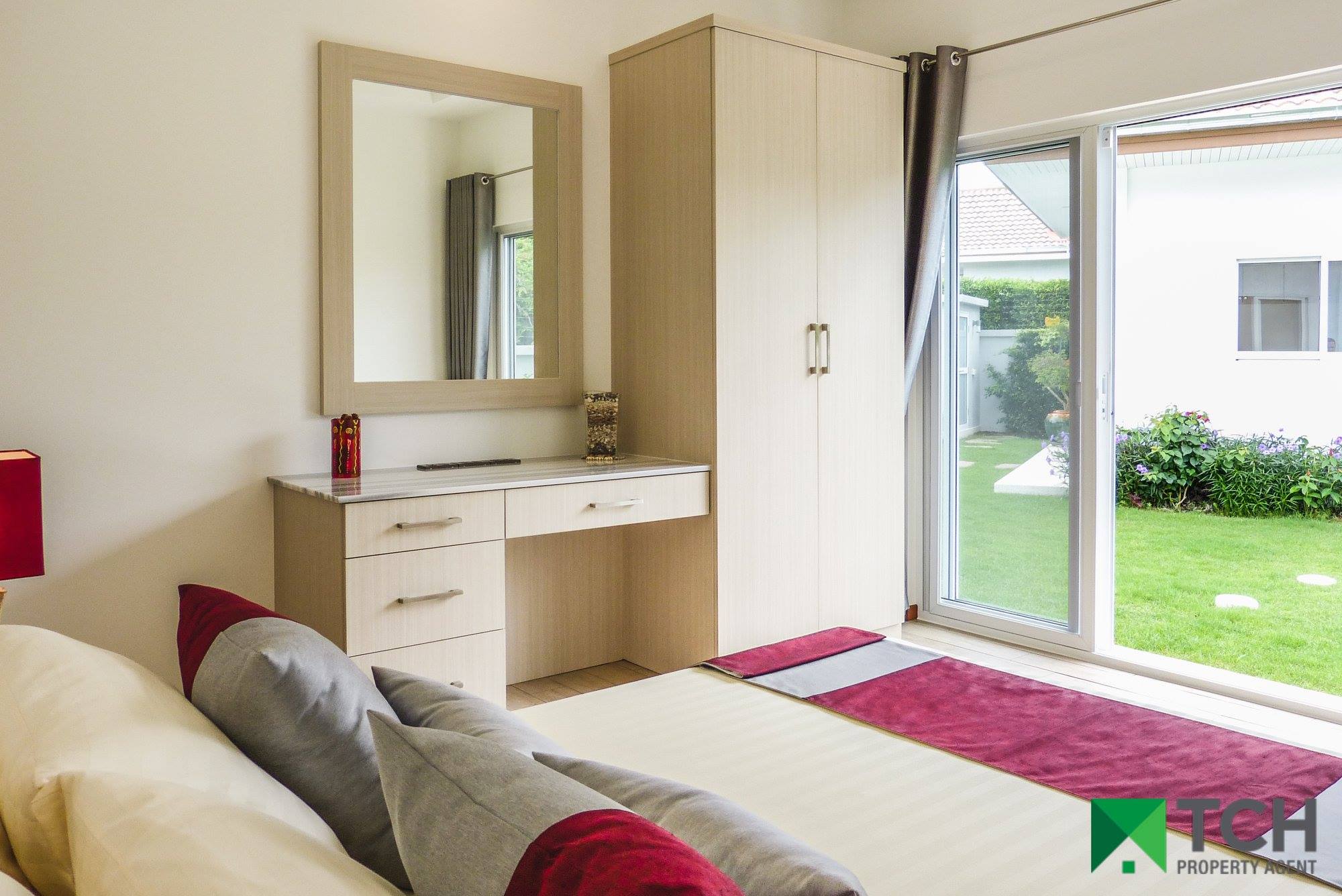 39931667_590296931413784_2378394039159357440_n Pristine 3 Bedroom Pool Villa with Guest House