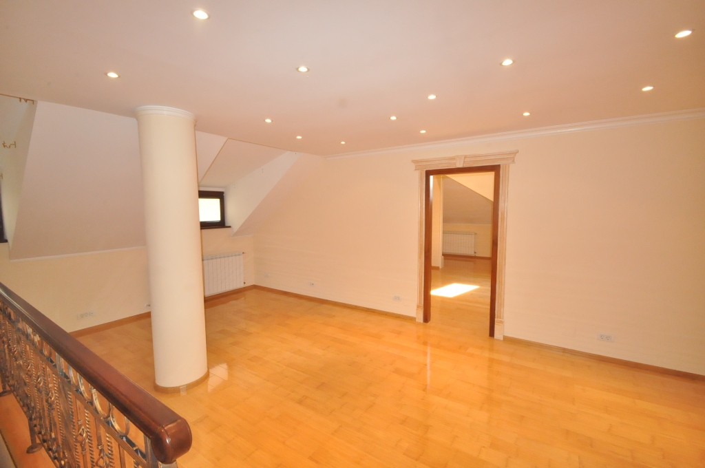 Elegant villa for sale, 8 rooms – Baneasa area
