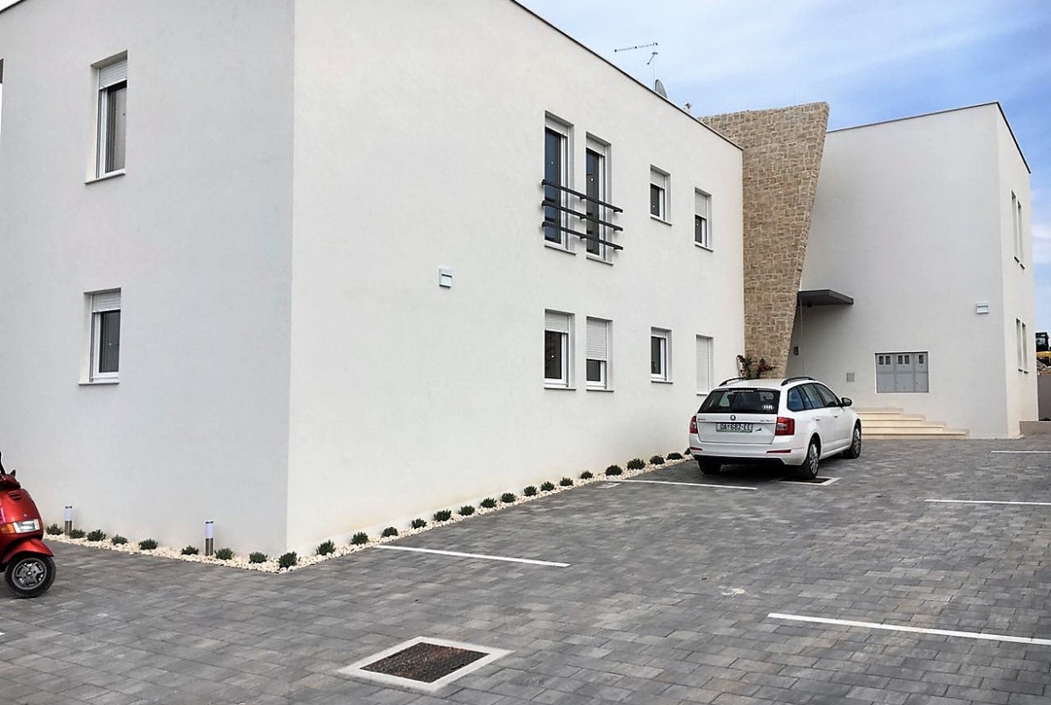 Apartment in urban villa, Murter, Croatia, 83 m2