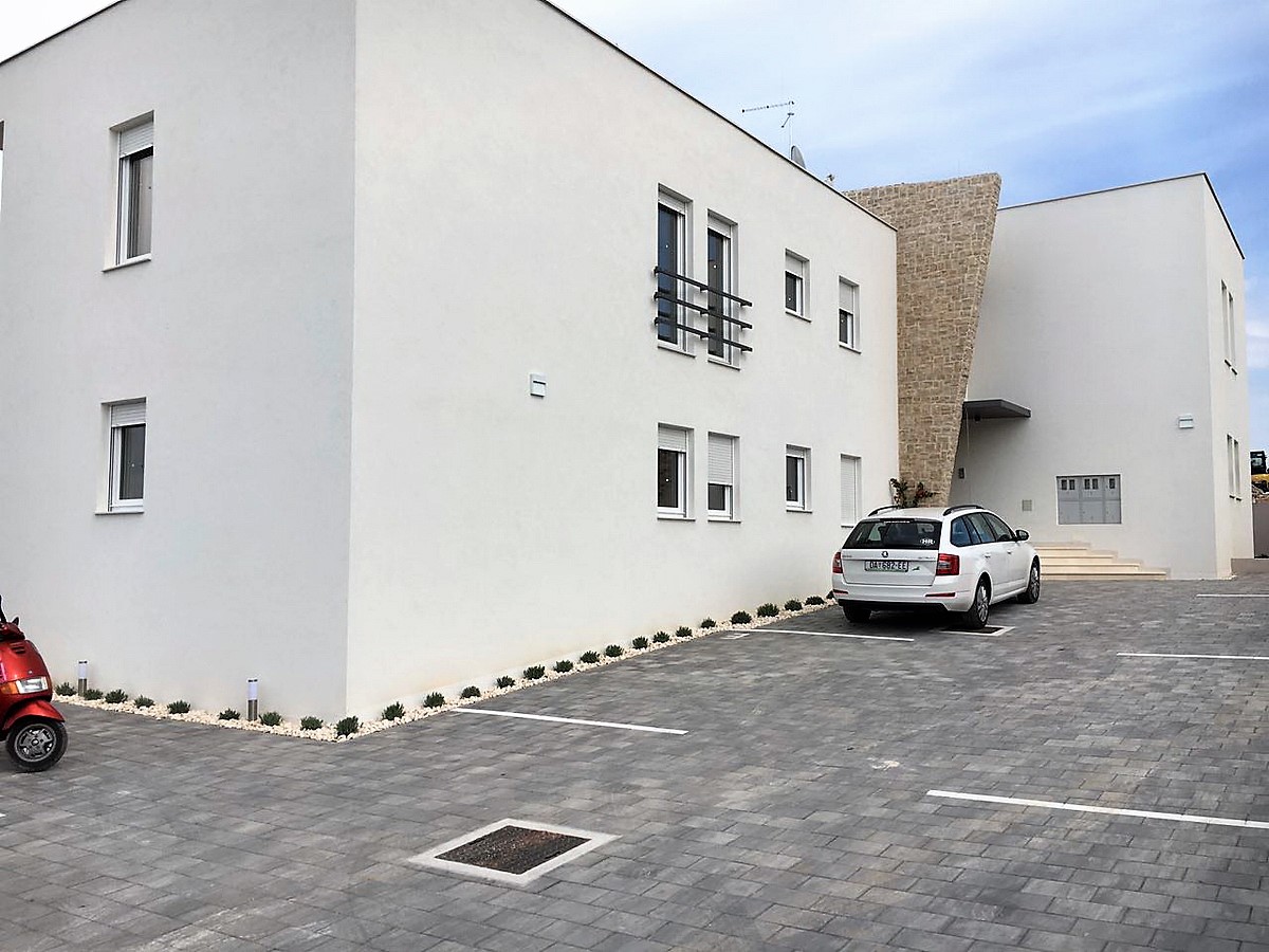 Apartment in urban villa, Murter, Croatia, 83 m2
