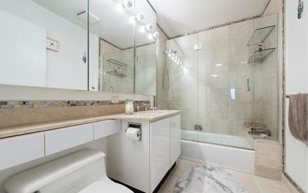 Apartment with two bedrooms, in a condominium, in New York.