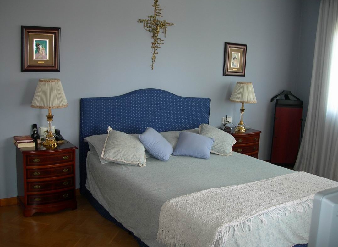 Exclusive house-chalet, overlooking the sea, in Alella.