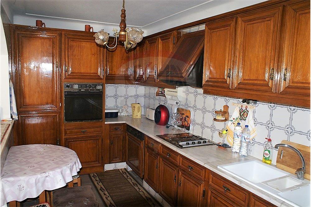 4-Bedroom Villa 2kms from the Beach